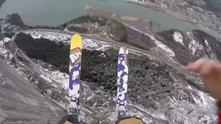 Cliff Base Jumps смотреть онлайн