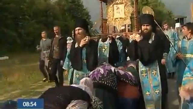 В столицу из Почаевской Лавры отправился многотысячный крестный ход смотреть онлайн