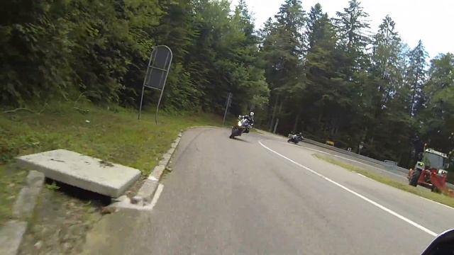Suzuki Bandit 1200 ( Kult ) wird verfolgt von Honda CBR1000RR und Kawasaki ZRX1200 смотреть онлайн
