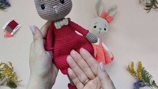 Видеообзор зайки и презентация МК #вязаниекрючком #игрушкикрючком смотреть онлайн