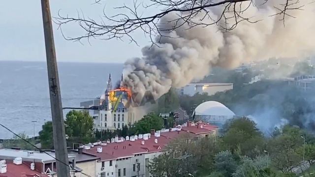 Горит "Хогвардс" в Одессе. Ингардиум левиосА смотреть онлайн