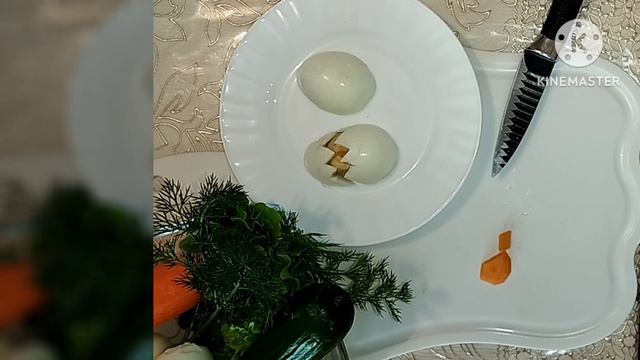 Fantasy from the mother child that chicks are breaking through the egg. смотреть онлайн