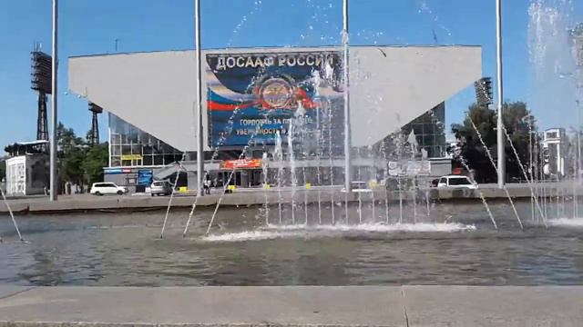 Фонтан у Дворца Спорта Труд Иркутск. смотреть онлайн