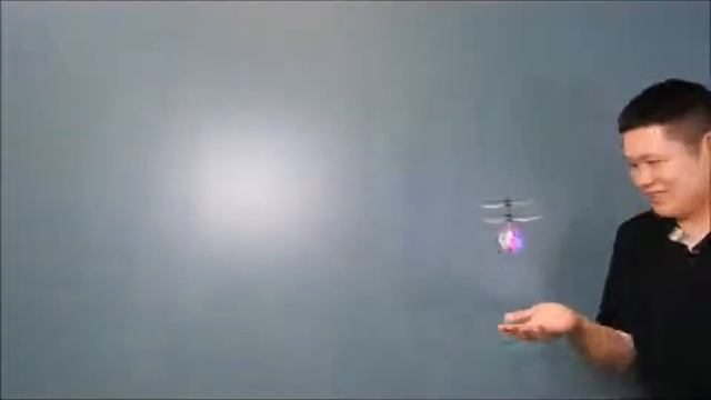 Летающий светящийся шар Sensor Flying Ball смотреть онлайн