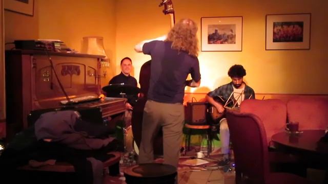 "Isfahan" Alex Baboian Trio Live @ Cafe Tasso смотреть онлайн