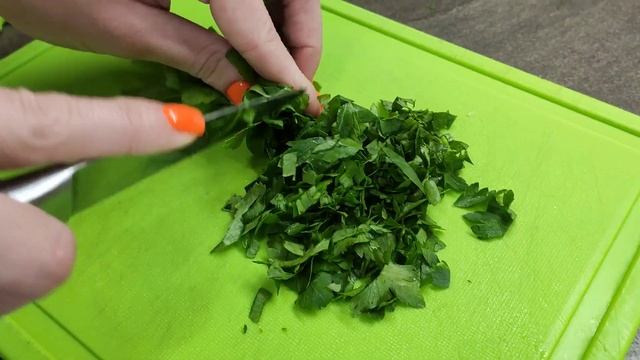 Салат с редиской и огурцом / Салат с редиской без майонеза смотреть онлайн