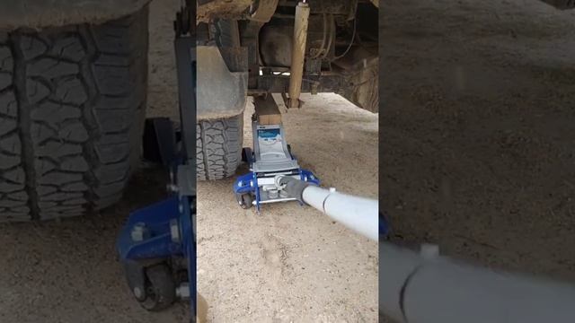 Changing and balancing your tires by hand смотреть онлайн