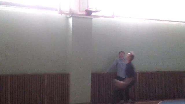Этот парень знает свое дело... смотреть онлайн