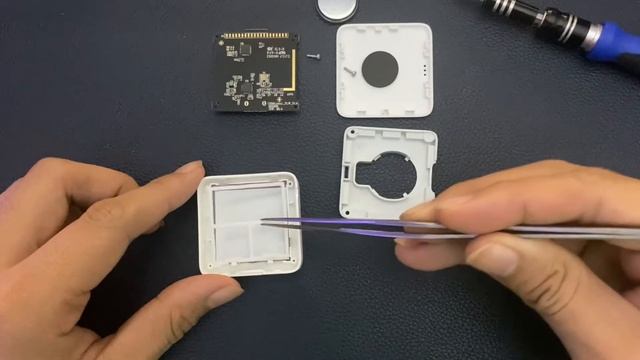 Xiaomi Mi Temperature and Humidity Monitor 2 - Disassembly смотреть онлайн