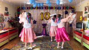 Танец со взрослыми в детском саду