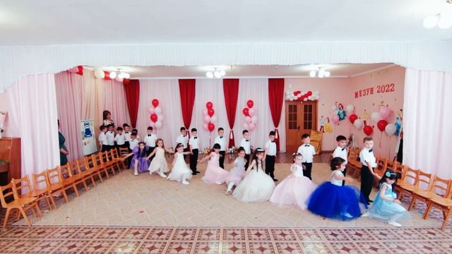 Выпускной вальс (тройки, когда больше мальчиков) смотреть онлайн