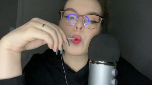 АСМР итинг чупа-чупса | липкие звуки рта и движения рук ASMR Mouth sounds