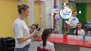 Французская коса навыворот (наоборот). Объёмное плетение из трёх прядей.