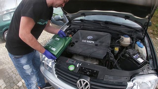 VW Polo 6N2 Service Engine Oil + Oil Filter + Air Filters Replacement смотреть онлайн