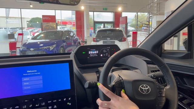 Toyota bZ4X - Quick & Easy “How To” Guide: Resetting Tyre Pressure Warning System with Keely. смотреть онлайн