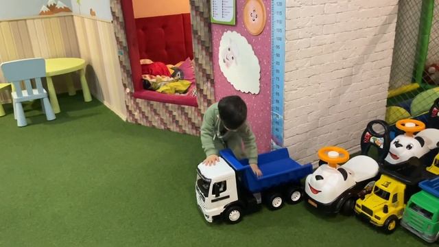 Детская площадка в семейном кафе Андерсон смотреть онлайн