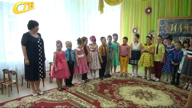 ВЫПУСКНИКИ 7 ДЕТСКОГО САДА ОДЕЛИСЬ В СТИЛЯГ И ПРОЧИТАЛИ РЭП смотреть онлайн