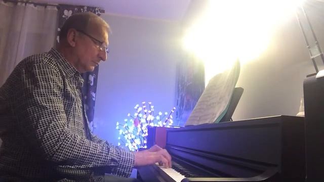 ИГРА НА ПИАНИНО: Л.В.Бетховен "С ней давно потерянна связь" смотреть онлайн