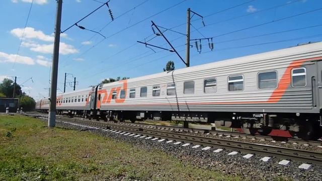 Электровоз ЭП1М-525 с пассажирским поездом №113 Адлер - Санкт-Петербург смотреть онлайн