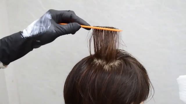 Профессиональные парикмахерские расчески PFIZZ от компании HIKARI в работе японского стилиста смотреть онлайн