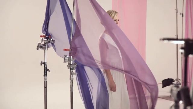 За кадром рекламного ролика туши "Невероятный объём" смотреть онлайн