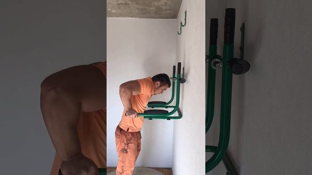 Как научиться отжиматься на брусьях!!! #воркаут #отжиманиянабрусьях смотреть онлайн