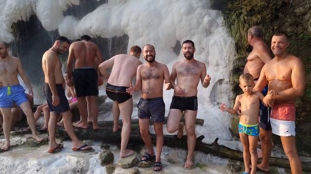 БЕСПЛАТНЫЙ ХАМАМ (ТУРЕЦКАЯ БАНЯ) ПОД ОТКРЫТЫМ НЕБОМ - ГОРЯЧИЕ ИСТОЧНИКИ НА РЕКЕ ТЕХУРИ ГРУЗИЯ 2021 смотреть онлайн