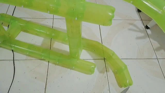 DIY Christmas Decor / Santa Sleigh Made out of Recycled plastic Bottles смотреть онлайн