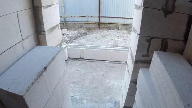 ПРИСТРОЙКА К ДОМУ СВОИМИ РУКАМИ / как пристроить ТАМБУР к дому из ГАЗОБЕТОНА / часть 1 / extension смотреть онлайн