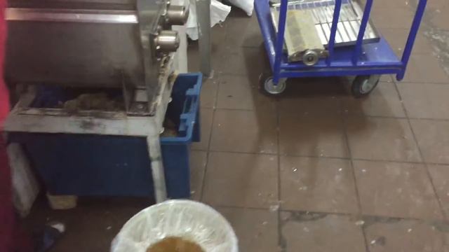 Mass mixing before extrusion/Замес массы конфет из семечек смотреть онлайн