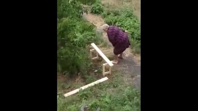 бабка разгромила лавку смотреть онлайн