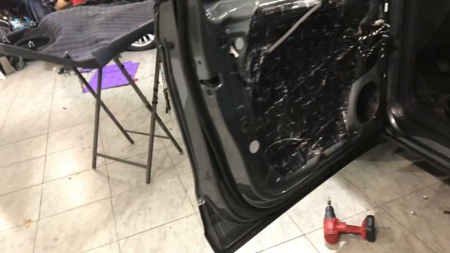 Volkswagen Tiguan шумка 4-х дверей в три слоя (SGM). Меньше шума с улицы, насыщеннее звук динамиков смотреть онлайн