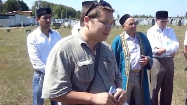 Раис Сулейманов на могиле Валиуллы Якупова. Речь. смотреть онлайн