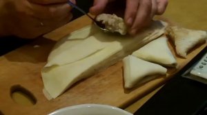 Как заворачивать бендерики - треугольные блинчики с начинкой