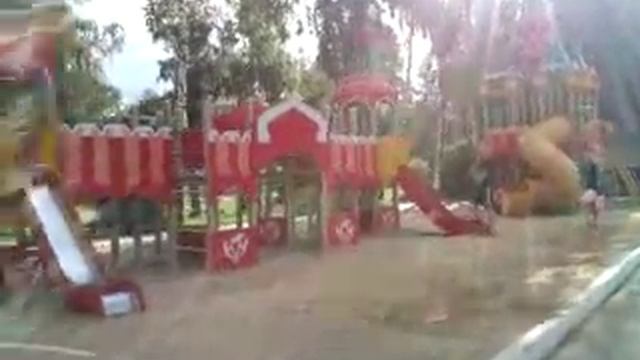 Детская песочница в парке смотреть онлайн