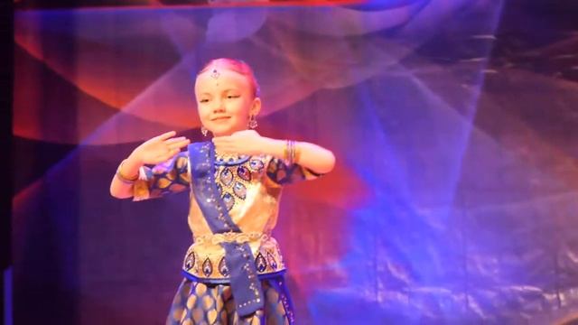 Студия танца «Смайлик» г. Астана Индийский танец «Sharmella» смотреть онлайн