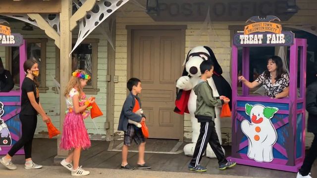 KTLA 5 News at Knott's Spooky Farm in Buena Park смотреть онлайн