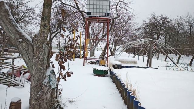Домик в деревне. Кругом белым бело смотреть онлайн