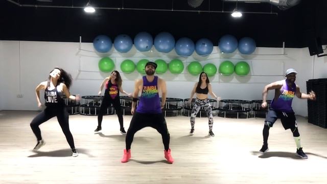 DADDY YANKEE - DURA - COREOGRAFIA ZUMBA SANZONETTI смотреть онлайн