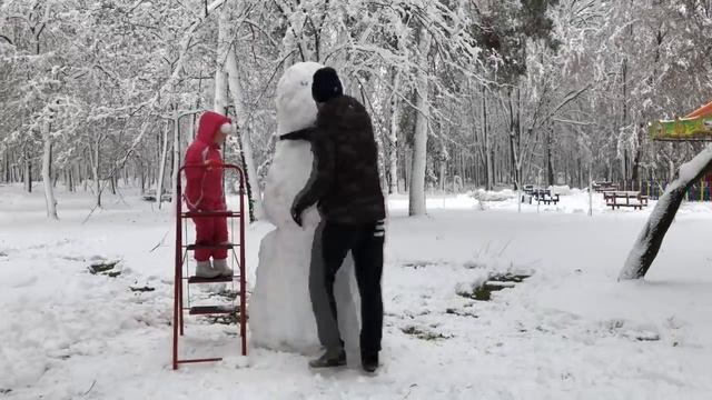 DIY. Как слепить снеговика. Лепим с папой королеву снеговиков. смотреть онлайн