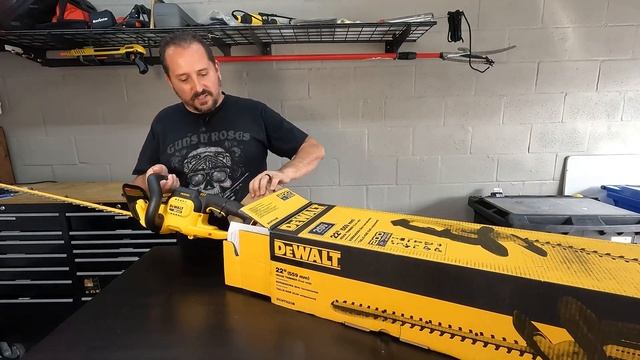 DEWALT DCHT820B Hedge Trimmer смотреть онлайн