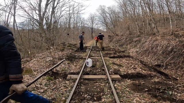 Ремонтируем пути, меняем шпалы. Апшеронская узкоколейка/ Apsheronsk narrow-gauge raillway repair. смотреть онлайн