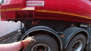 Подцепить и отцепить полуприцеп. Все очень просто.