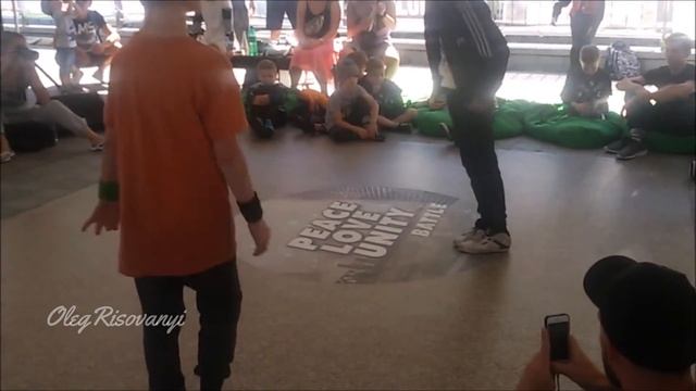 Парни в Peace Love unite Battle смотреть онлайн