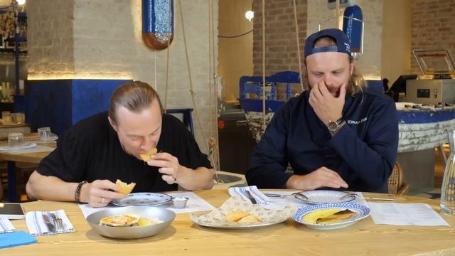 Бомбезная селедка и вкусная скумбрия. В гостях у Шефа Кирилла Еселева. Ресторан Каспийка в Москве смотреть онлайн