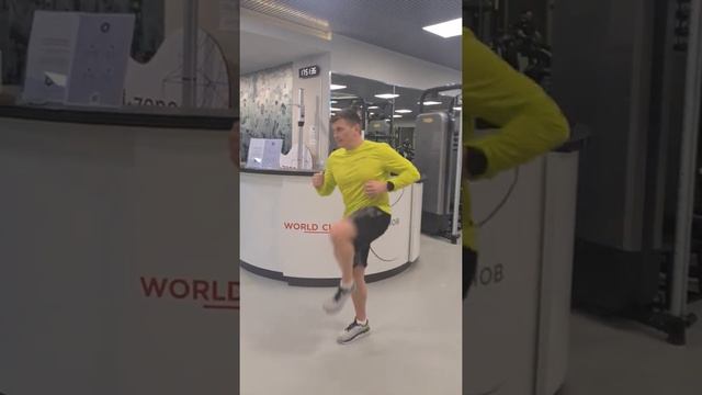 Короткая разминка перед бегом (в зале) смотреть онлайн