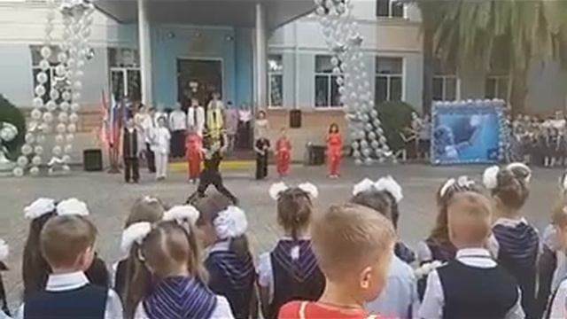 Я выступала на линейке в школе вместе с одноклассниками.yшу. #ушу#ilove wushu смотреть онлайн