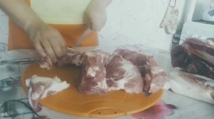 Разделка мяса свинины.