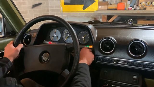 Mercedes W123 240D - TOP 5 COLD STARTS - Ultimate Cold Start Compilation - Mighty and Dependable смотреть онлайн
