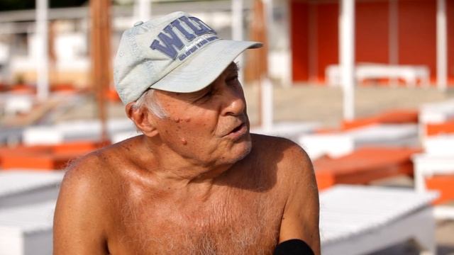 Отдых пенсионеров на пляже Отрада смотреть онлайн